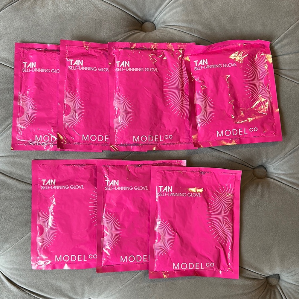 ModelCo Self-Tanning Glove